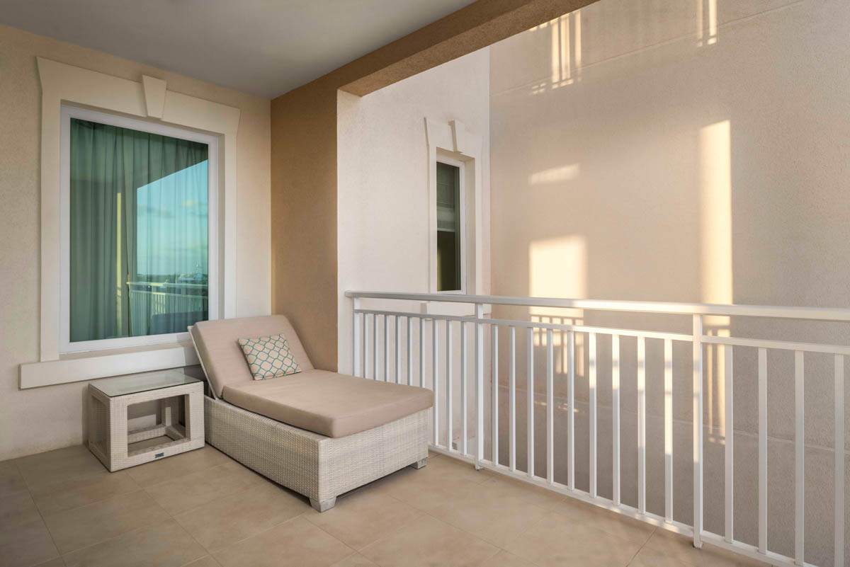 One Bedroom Oceanfront Suite - Balcony Lounger