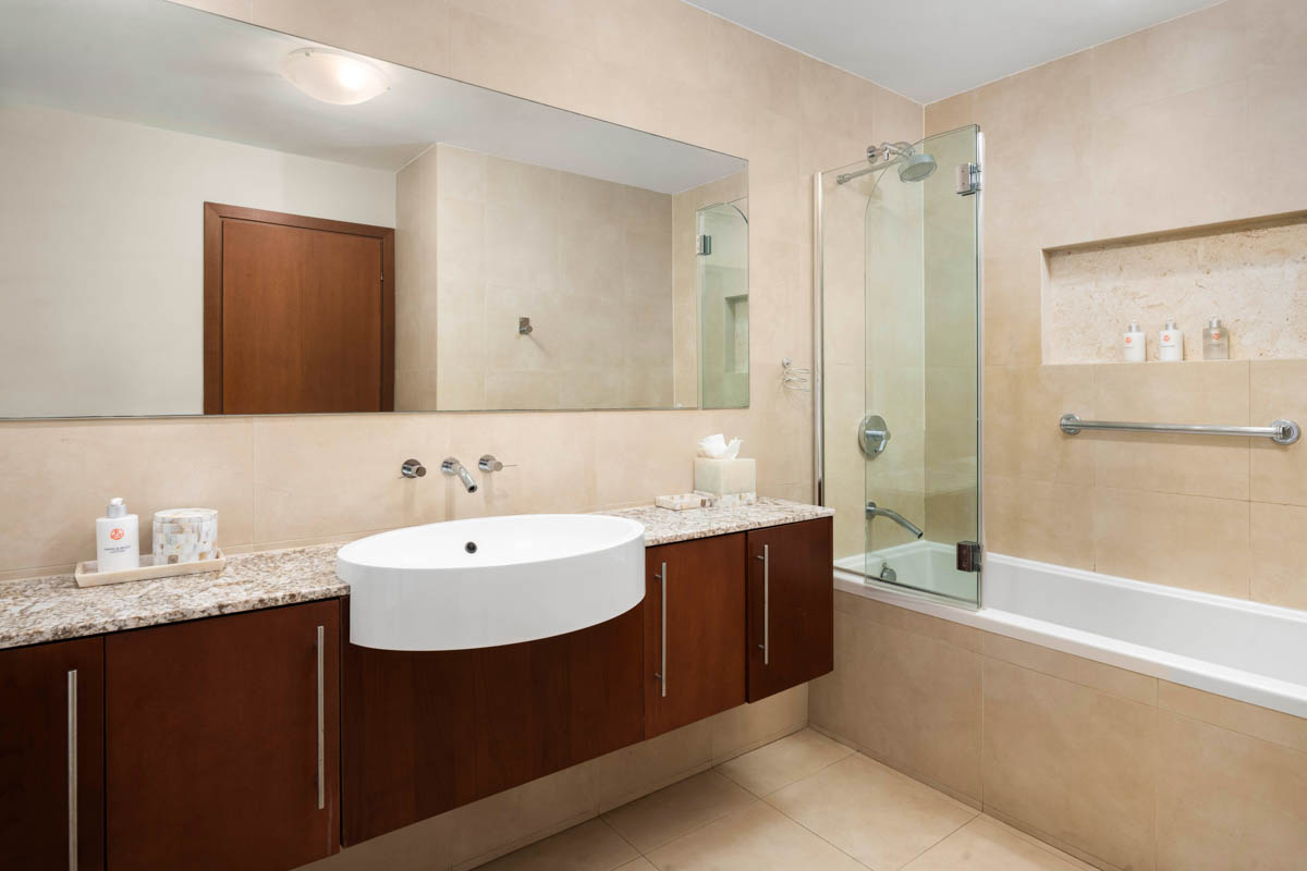 One Bedroom Oceanfront Suite - Bathroom