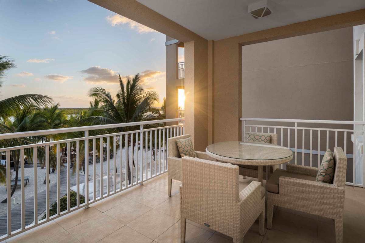One Bedroom Oceanfront Suite - Balcony Sunrise