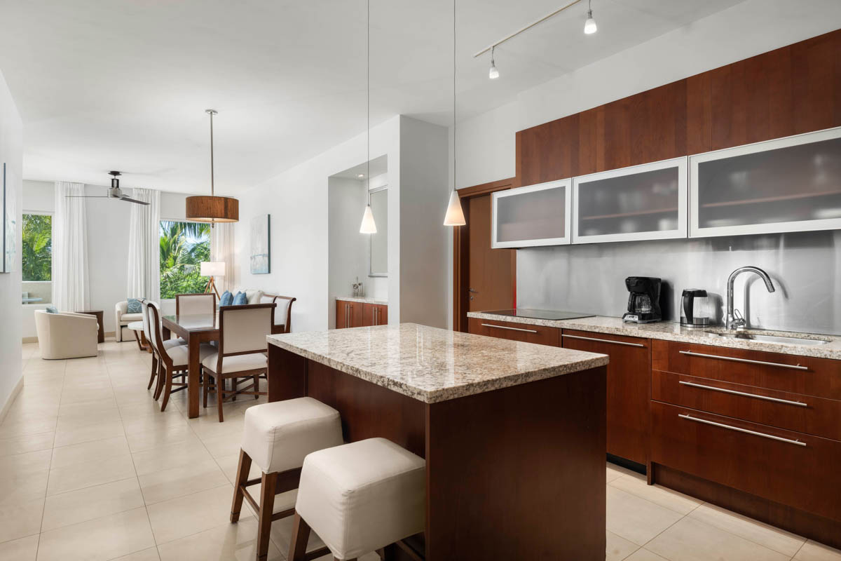 Two Bedroom Oceanfront Suite - Kitchen Dining