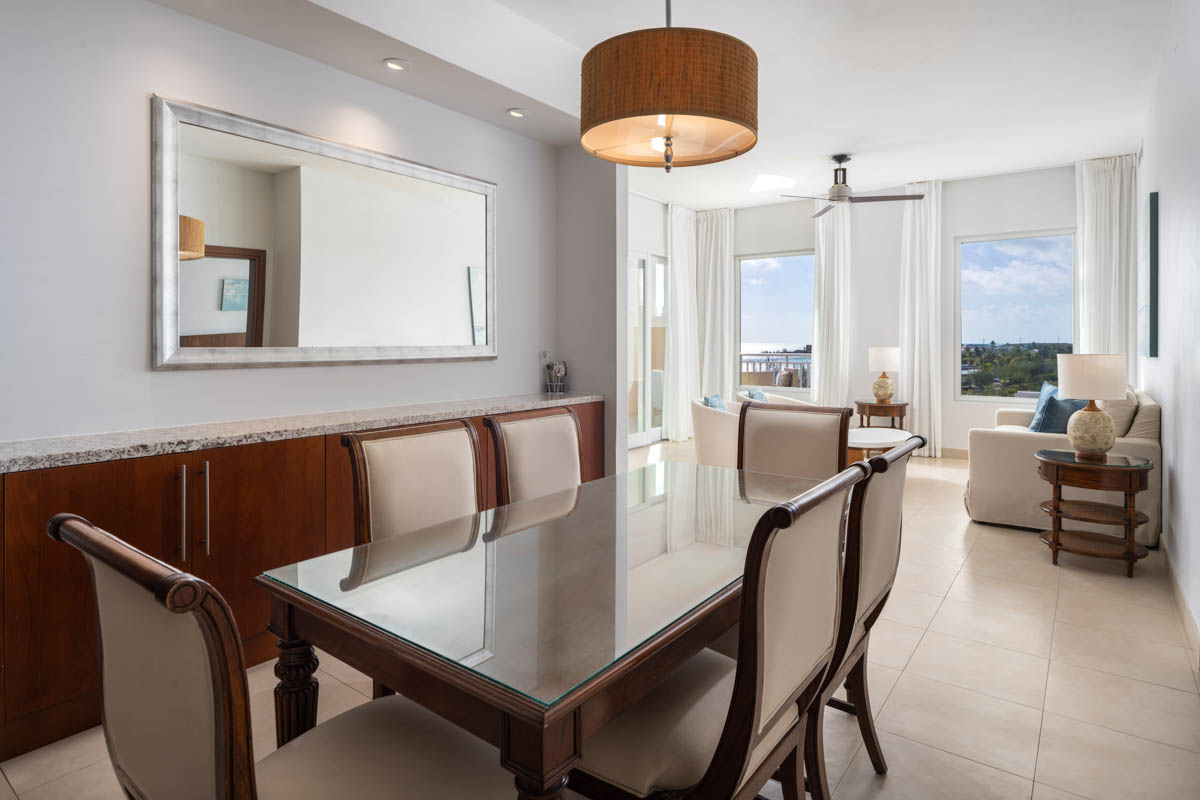 Two Bedroom Oceanfront Studio - Dining Living