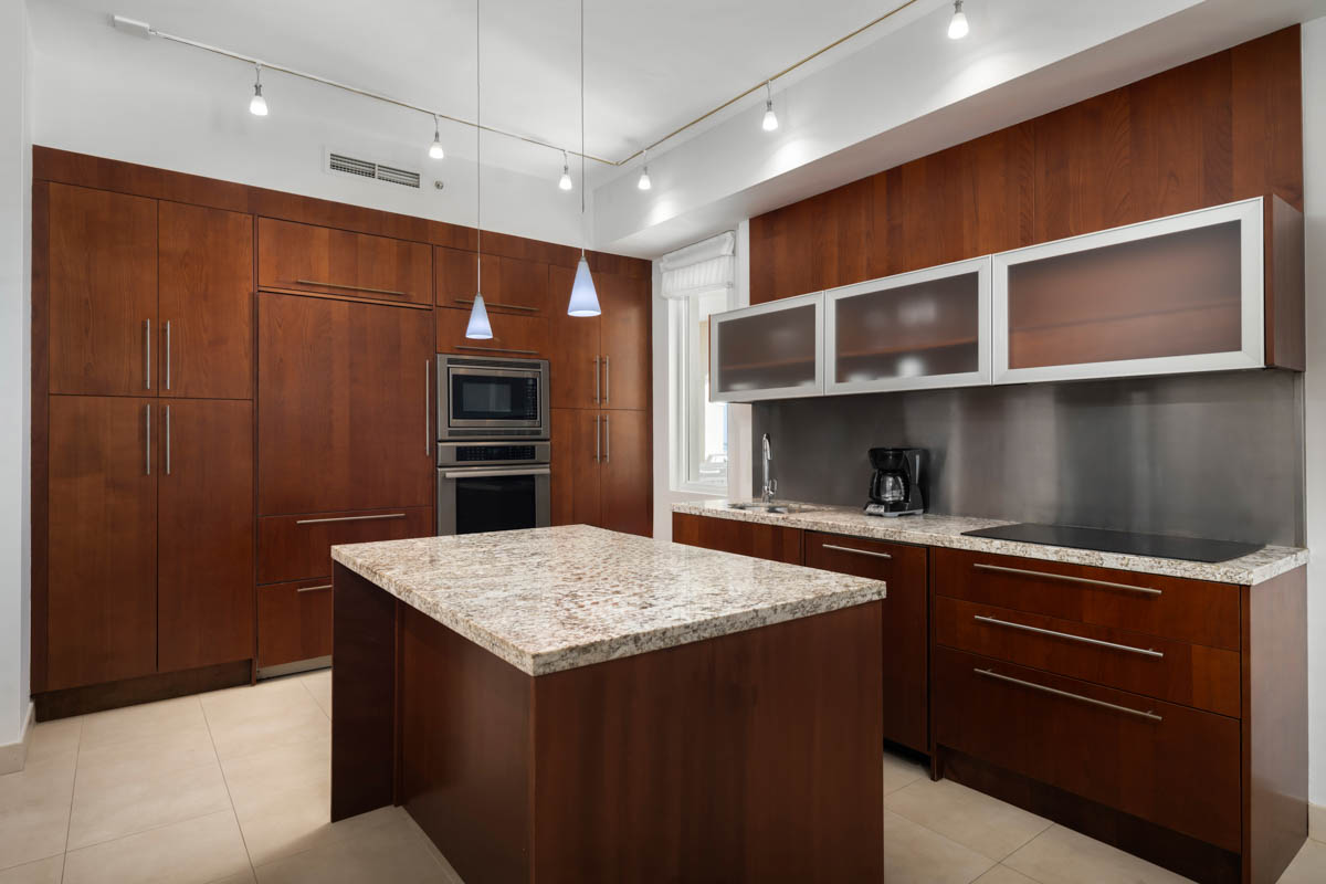Two Bedroom Oceanfront Studio - Kitchen