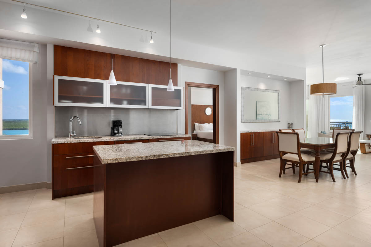 Two Bedroom Oceanfront Studio - Kitchen Dining