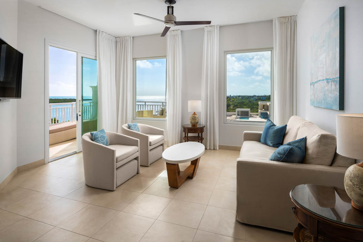 Two Bedroom Oceanfront Studio - Living