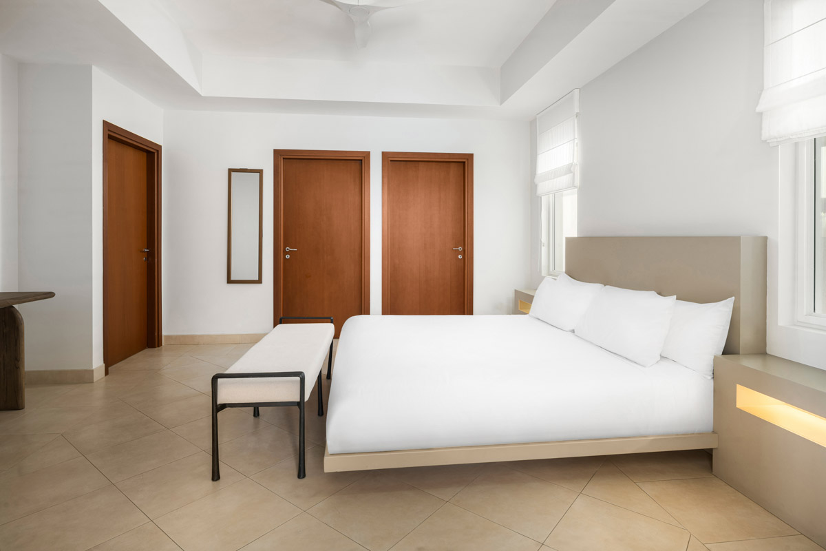 blue-haven-two-bedroom-oceanfront-terrace-penthouse-bedroom-2