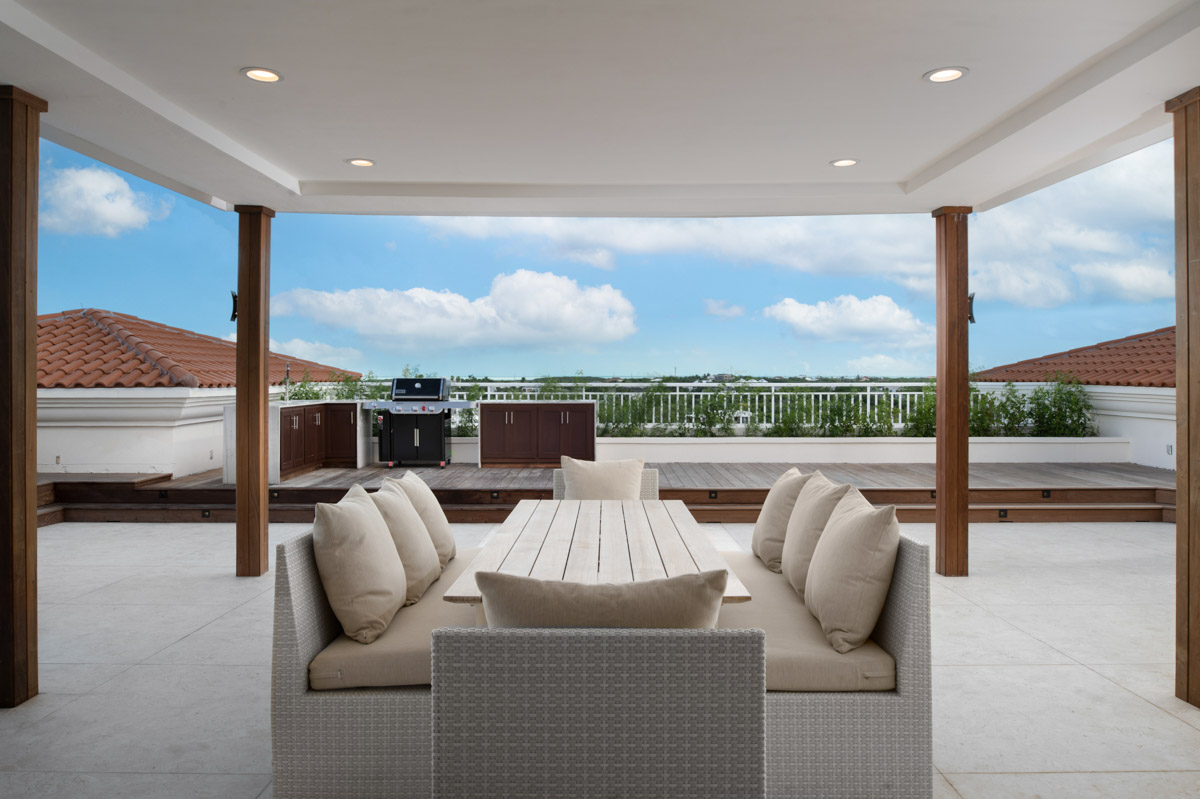 blue-haven-two-bedroom-oceanfront-terrace-penthouse-patio-dining-area